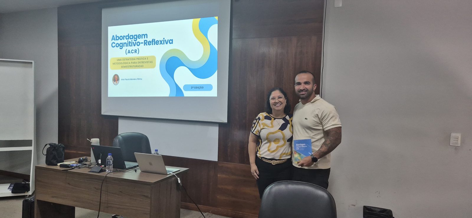 Livros sobre a Abordagem Cognitivo-Reflexiva são apresentados na Pós-UNIFOR